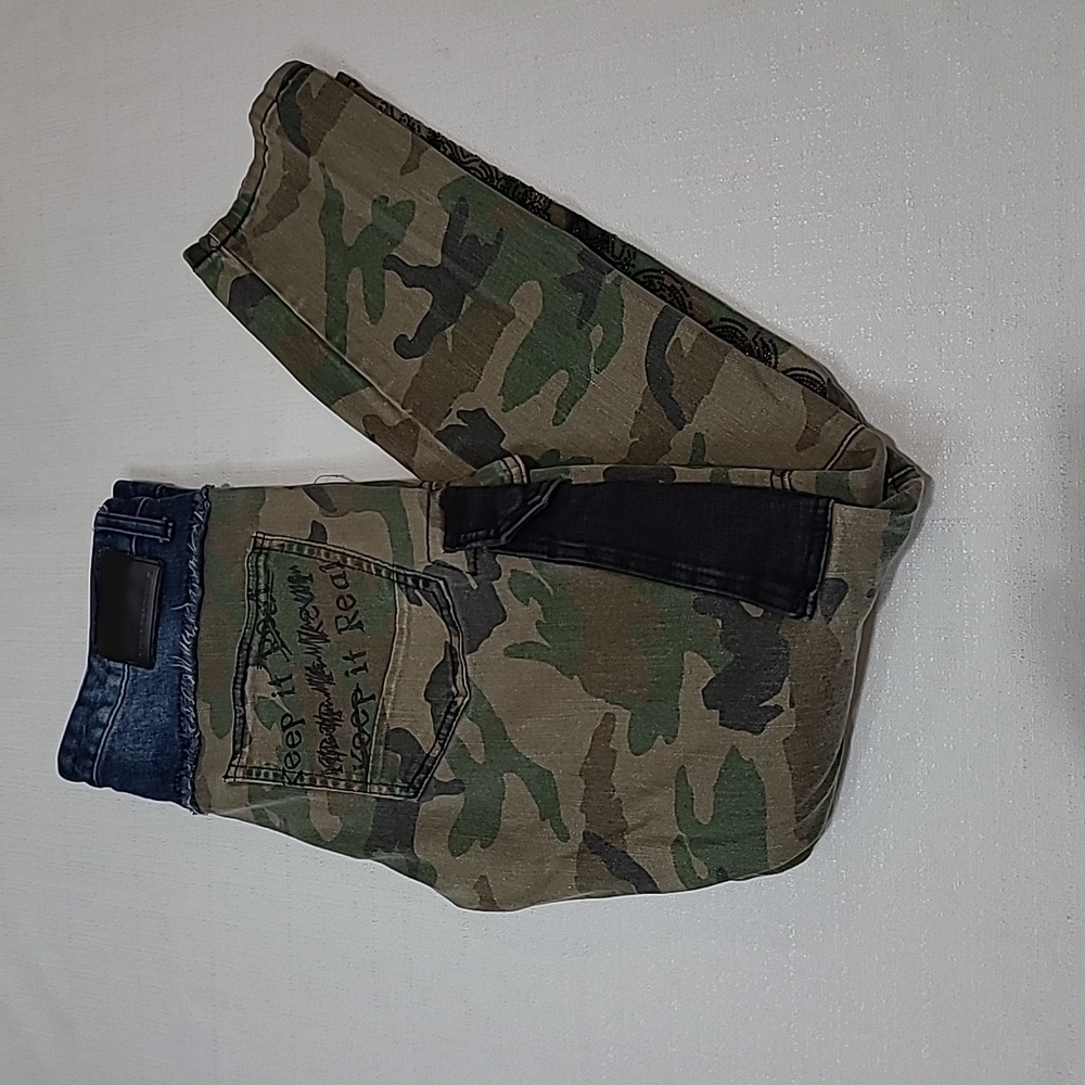 Smoke rise art camo jeans